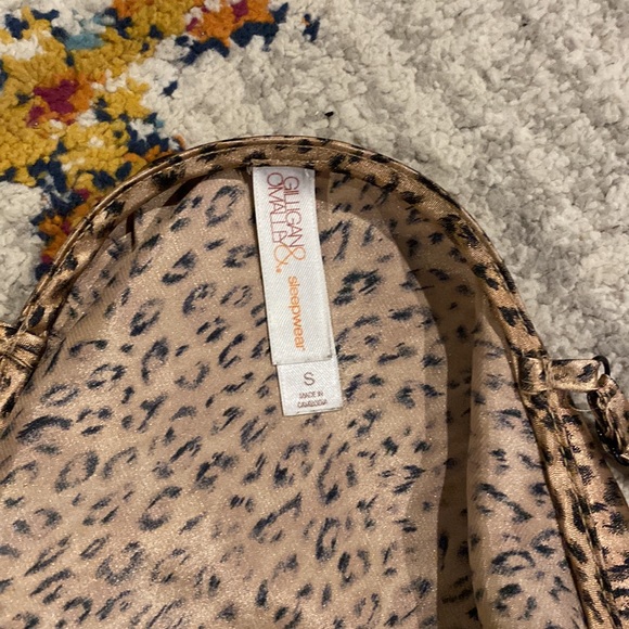 Cute cheeta lingerie style crop top - Picture 3 of 4